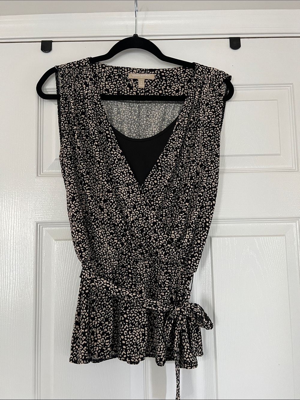 Banana Republic Black and Cream Printed Tie-Waist shirt